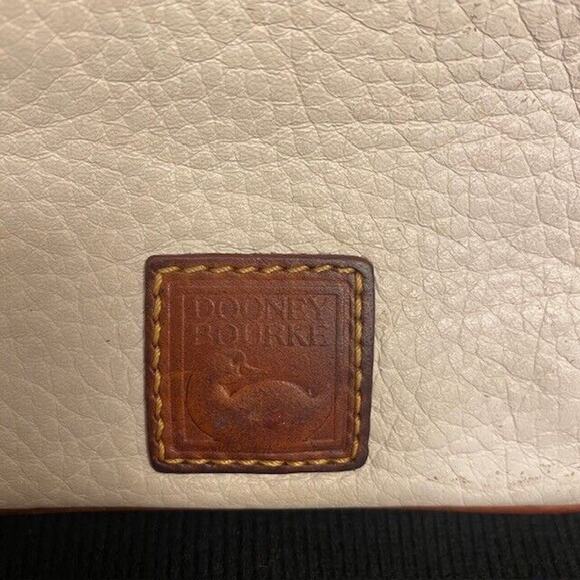 DOONEY and BOURKE White Pebble Leather Wristlet Change Coin Purse Wallet 3.5x6 - Picture 2 of 7